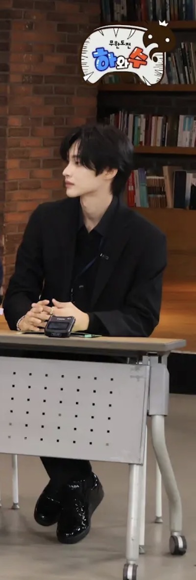 [잡담] 원빈이 하와수에서 잘생기고 삔무리도 했구나 | 인스티즈