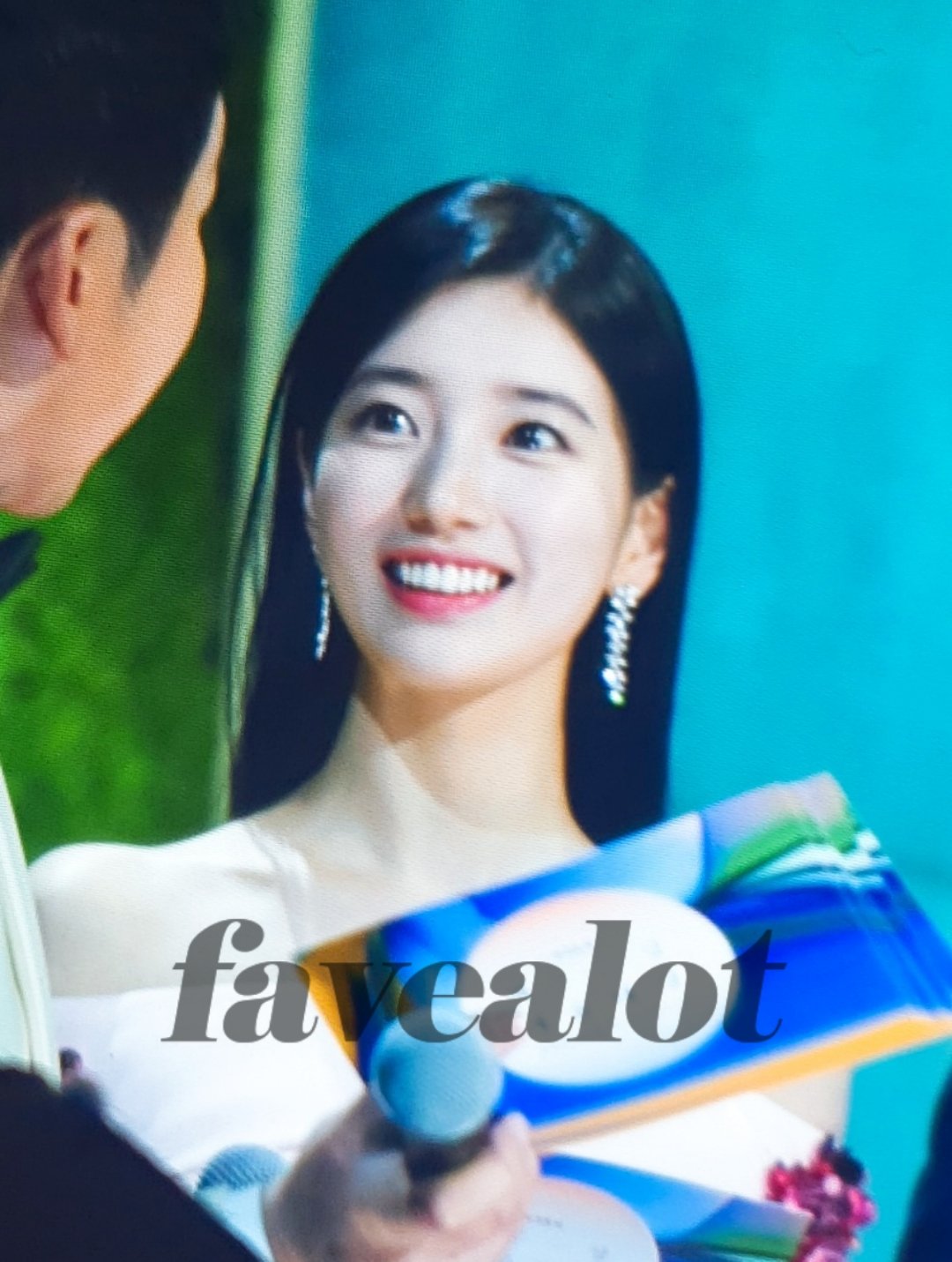 [잡담] 수지) 3년 동안 작품따라 바뀌었던 수지의 백상 스타일링 모음 | 인스티즈