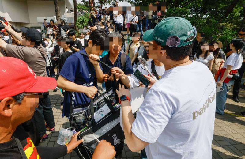 (충격주의) 짐검사에 혈안인 잠실 알파남들..JPG | 인스티즈
