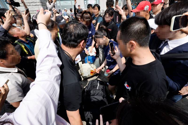 (충격주의) 짐검사에 혈안인 잠실 알파남들..JPG | 인스티즈