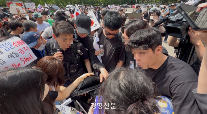 (충격주의) 짐검사에 혈안인 잠실 알파남들..JPG | 인스티즈