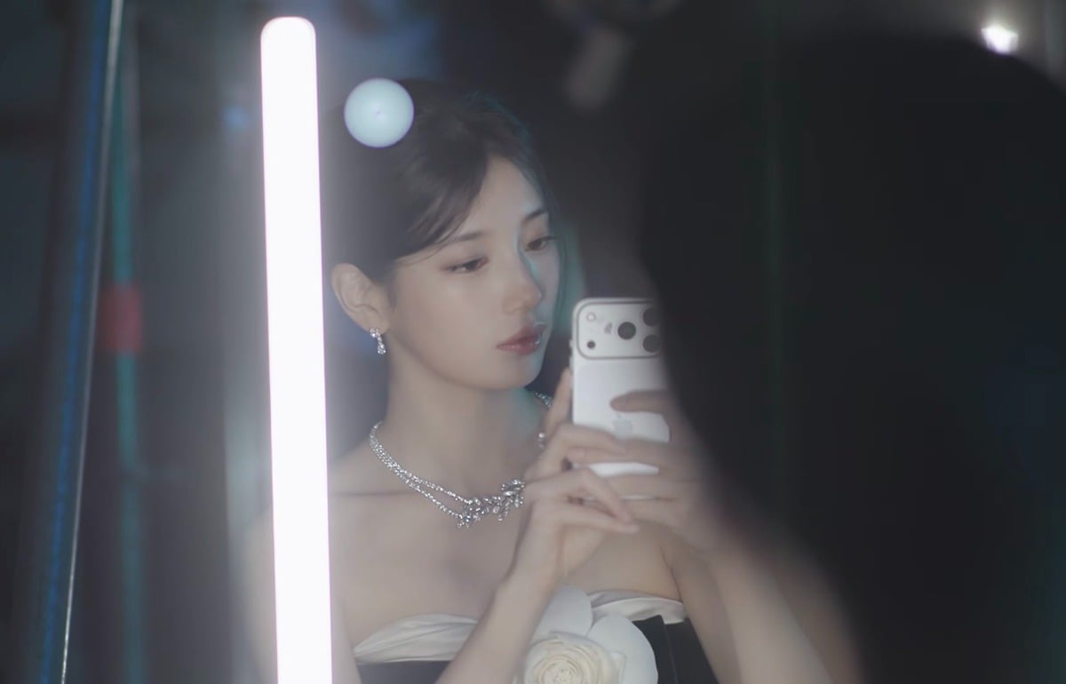 [잡담] 수지) 백상 대기실에서 셀카 찍는 수지 | 인스티즈