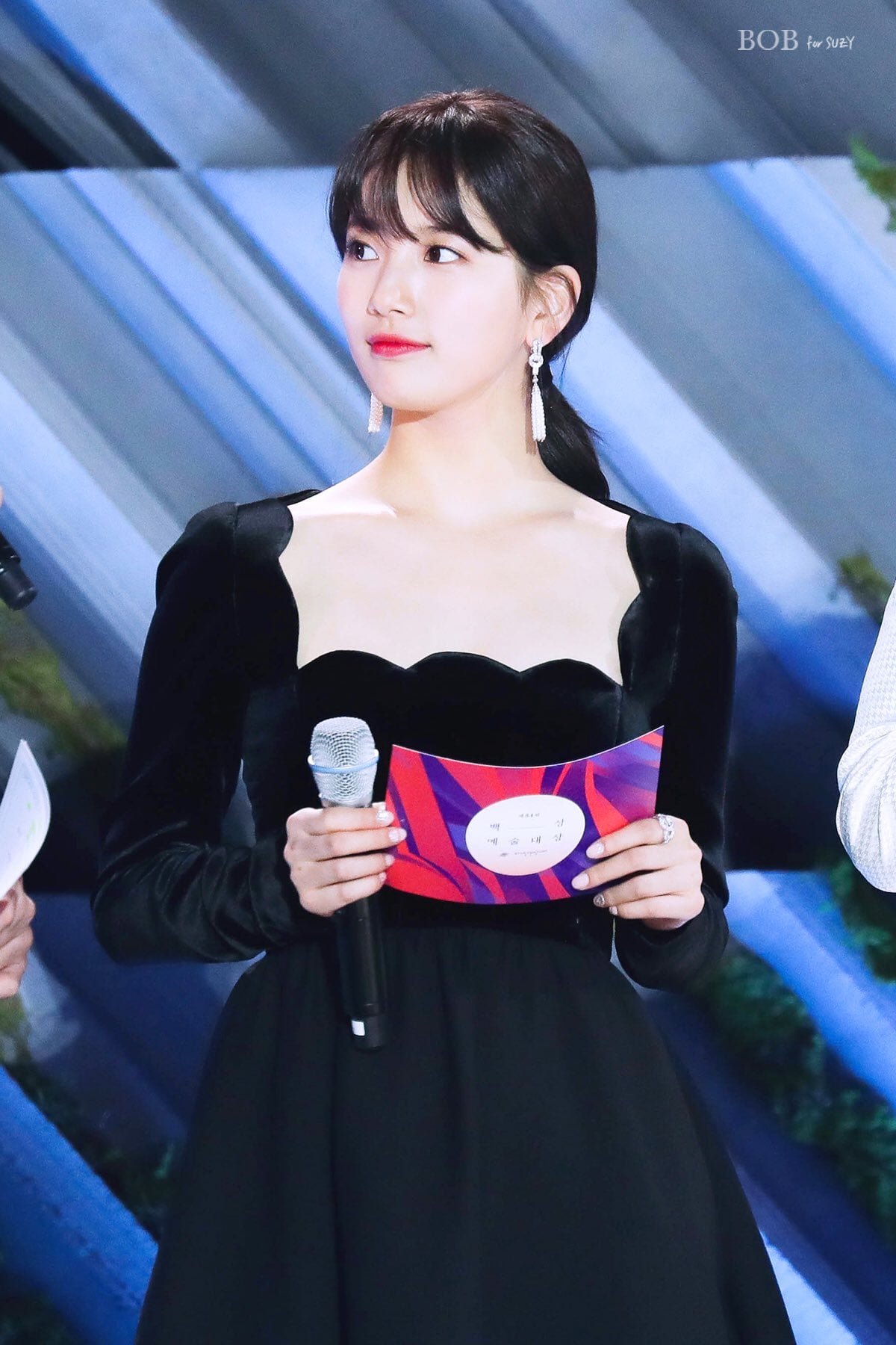 [잡담] 수지) 생각하는 수지에게 제일 잘어울리는 드레스? | 인스티즈