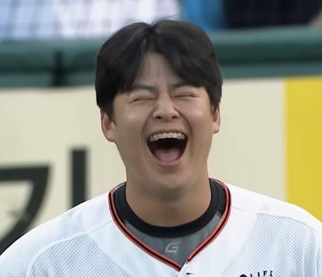 [잡담] 나도 갤러리 좀 뒤져보는데 시환군은 항상 웃고있네 | 인스티즈