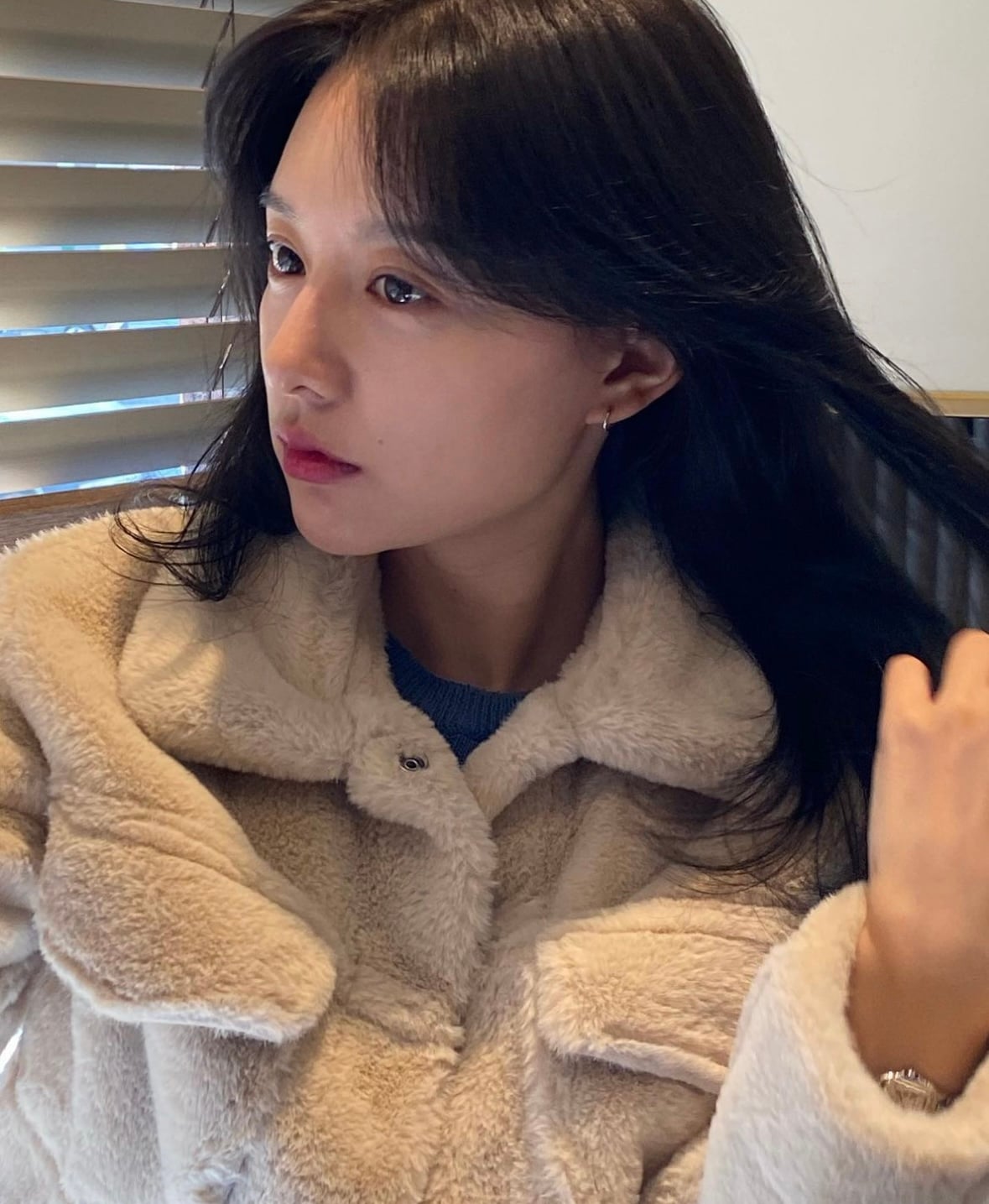 [잡담] 김지원) 김지원 화장끼 없는 얼굴이 느좋 | 인스티즈