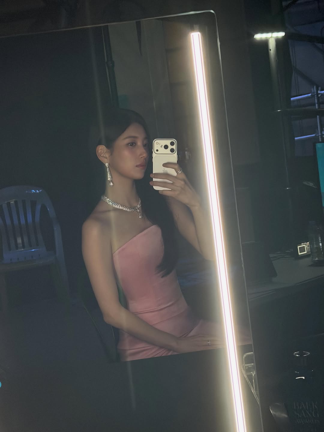 [잡담] 수지) 생각하는 수지에게 제일 잘어울리는 드레스? | 인스티즈