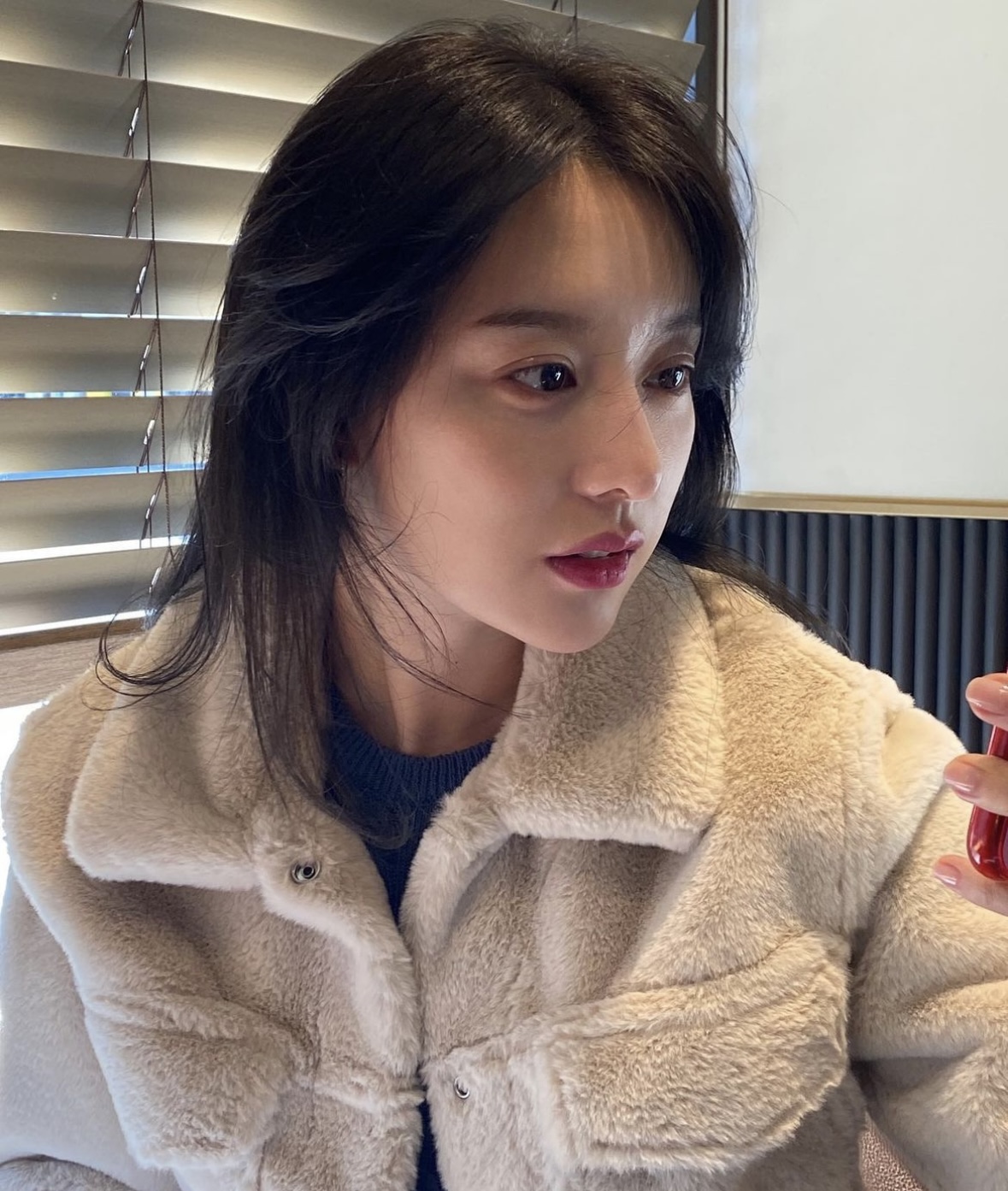 [잡담] 김지원) 김지원 화장끼 없는 얼굴이 느좋 | 인스티즈