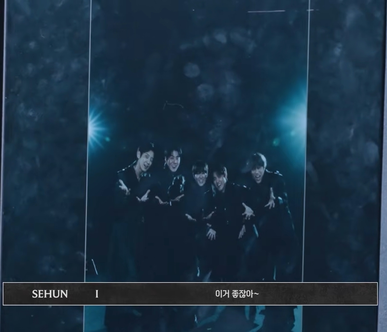 [잡담] 엑소콘서트 포스터 비컷.. 개웃기네 | 인스티즈