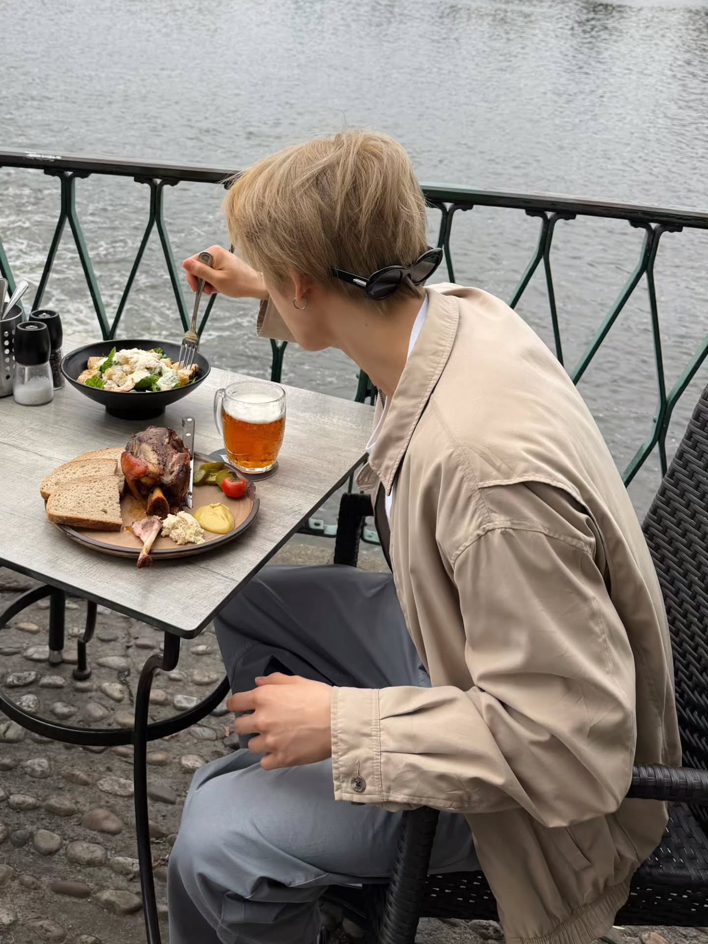 [잡담] 연준이 프라하에서 찍은 사진 너무 이뻐 | 인스티즈