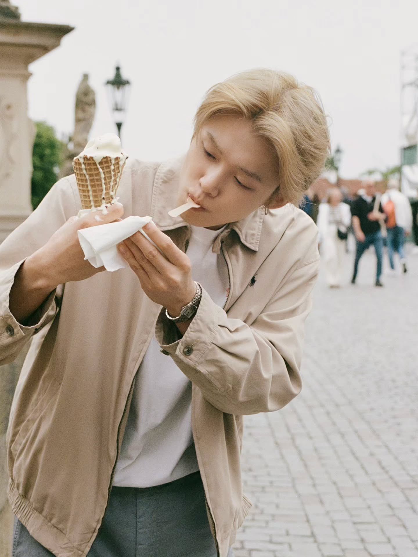 [잡담] 연준이 프라하에서 찍은 사진 너무 이뻐 | 인스티즈