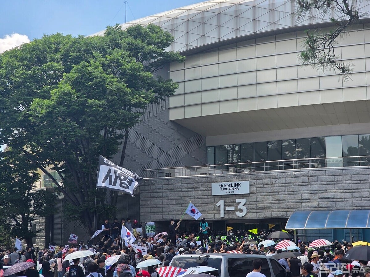 [잡담] 최태성쌤 잠실 사진 내려야겠는데 | 인스티즈