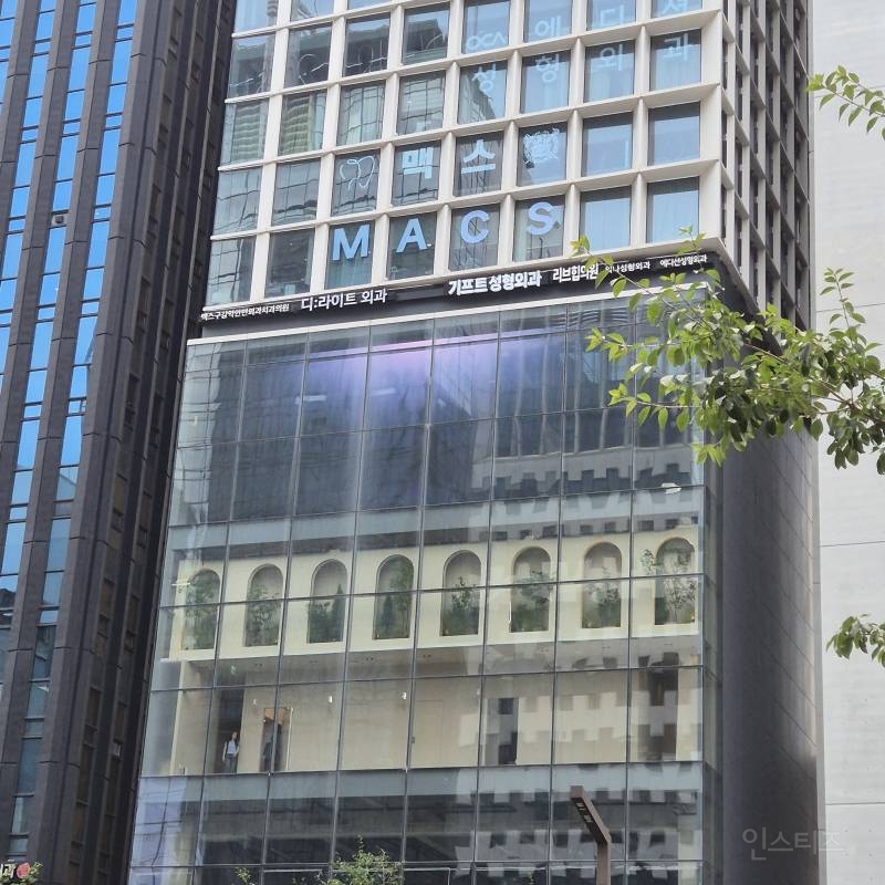 강남역에 뜬 1세대 컨셉 여돌.jpg | 인스티즈