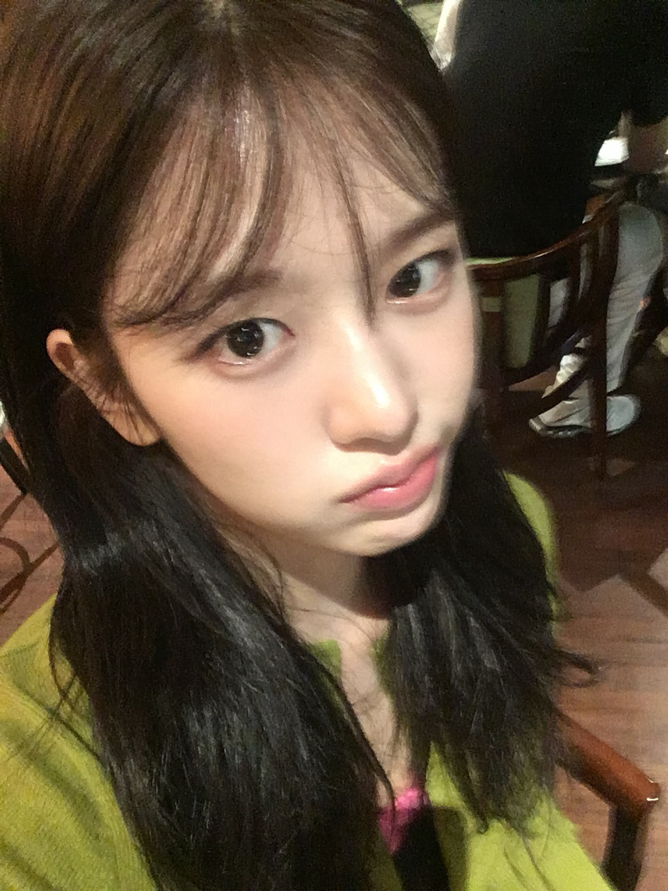 [잡담] 안유진 상하이에서 찍어온 사진들 다 개좋음.. | 인스티즈