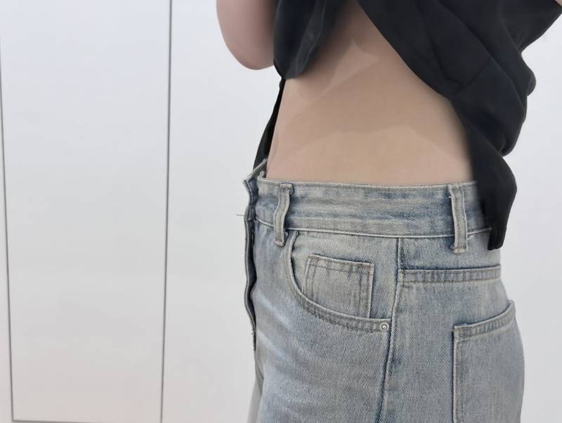 [잡담] 옆모습 이정도면 허리 가는편 맞아? | 인스티즈