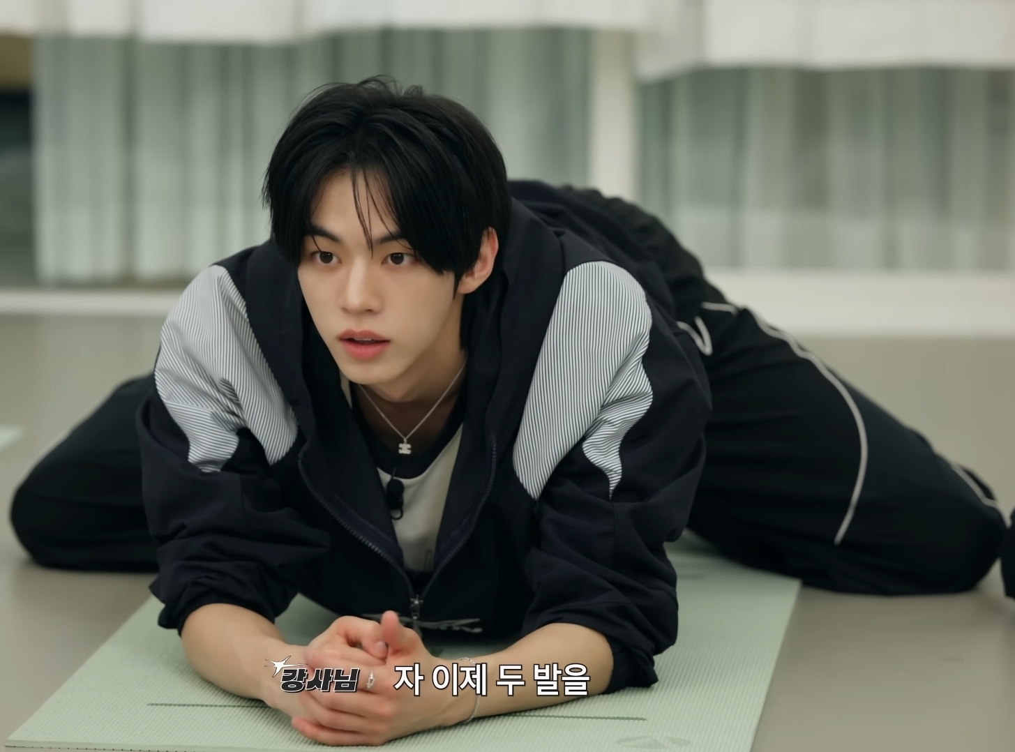 [잡담] 도훈이 어제 자컨 깜고 그 자체 🐈‍⬛ | 인스티즈