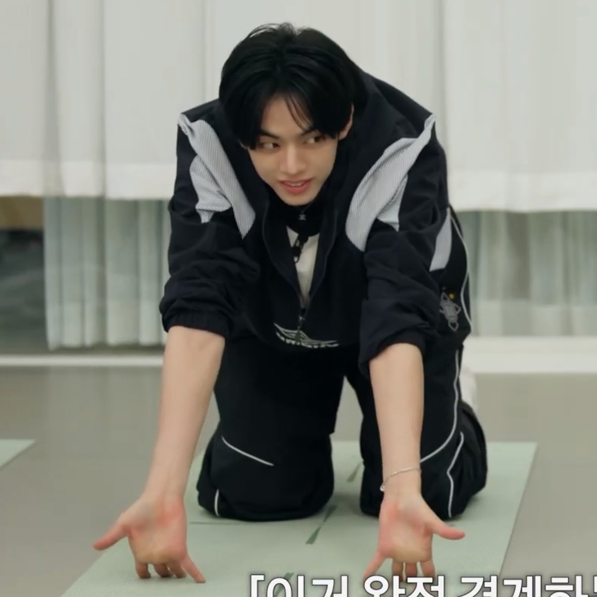 [잡담] 도훈이 어제 자컨 깜고 그 자체 🐈‍⬛ | 인스티즈