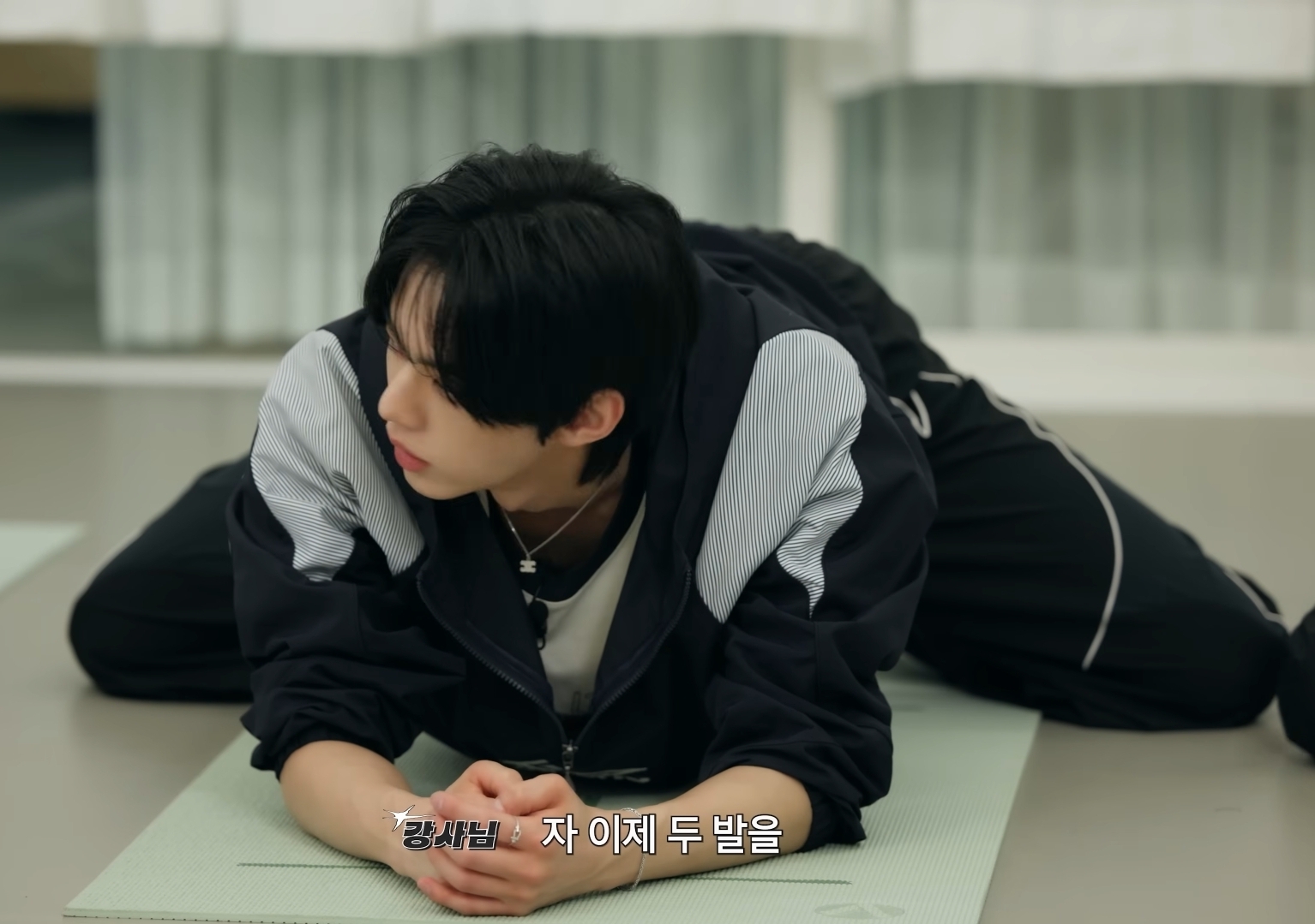 [잡담] 도훈이 어제 자컨 깜고 그 자체 🐈‍⬛ | 인스티즈