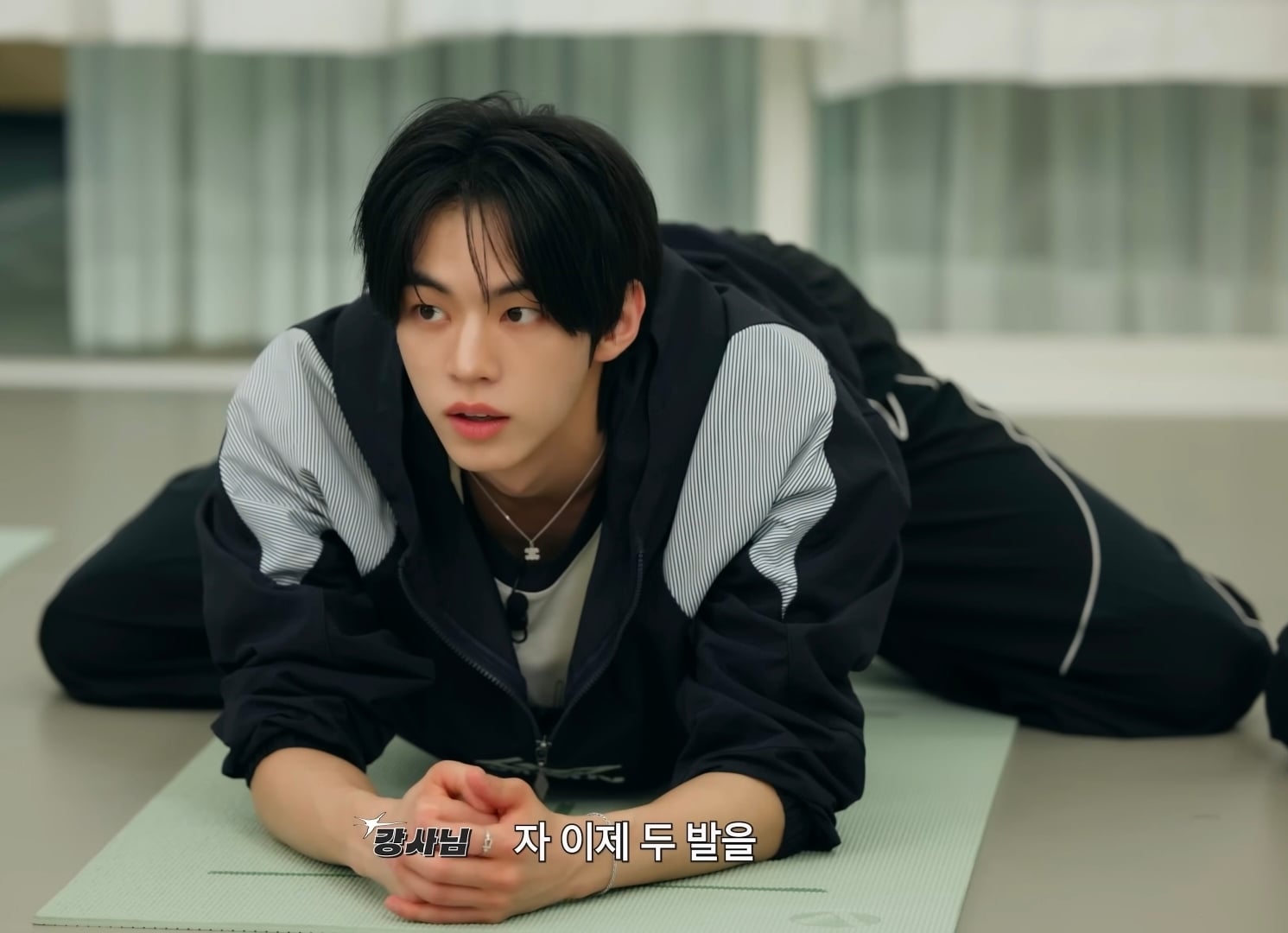 [잡담] 도훈이 어제 자컨 깜고 그 자체 🐈‍⬛ | 인스티즈