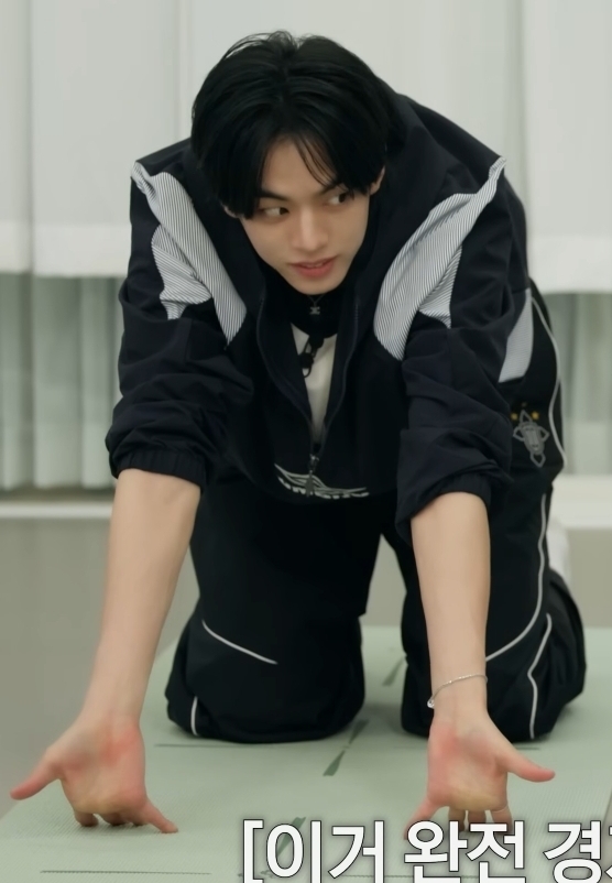 [잡담] 도훈이 어제 자컨 깜고 그 자체 🐈‍⬛ | 인스티즈