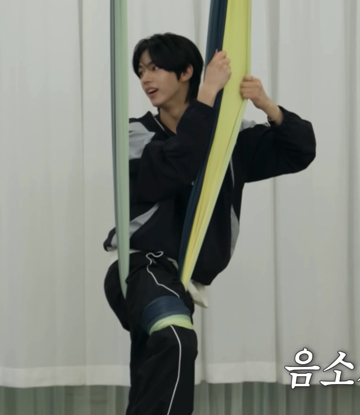 [잡담] 도훈이 어제 자컨 깜고 그 자체 🐈‍⬛ | 인스티즈