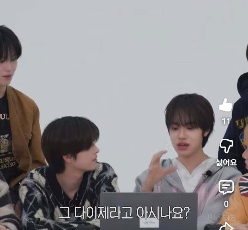 입이 커서 세로로 다이제가 들어간다는 아이돌..jpg | 인스티즈