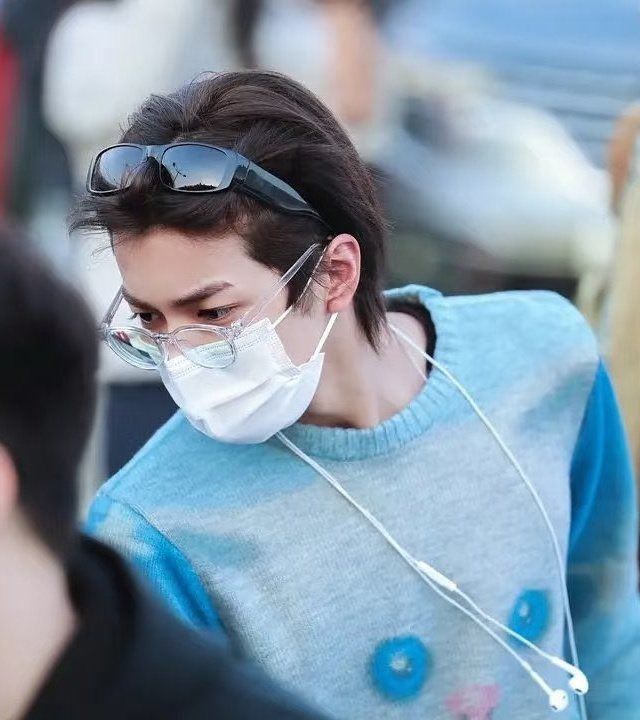 [잡담] 작년 이맘때 연생신분으로 찍힌 건호 | 인스티즈
