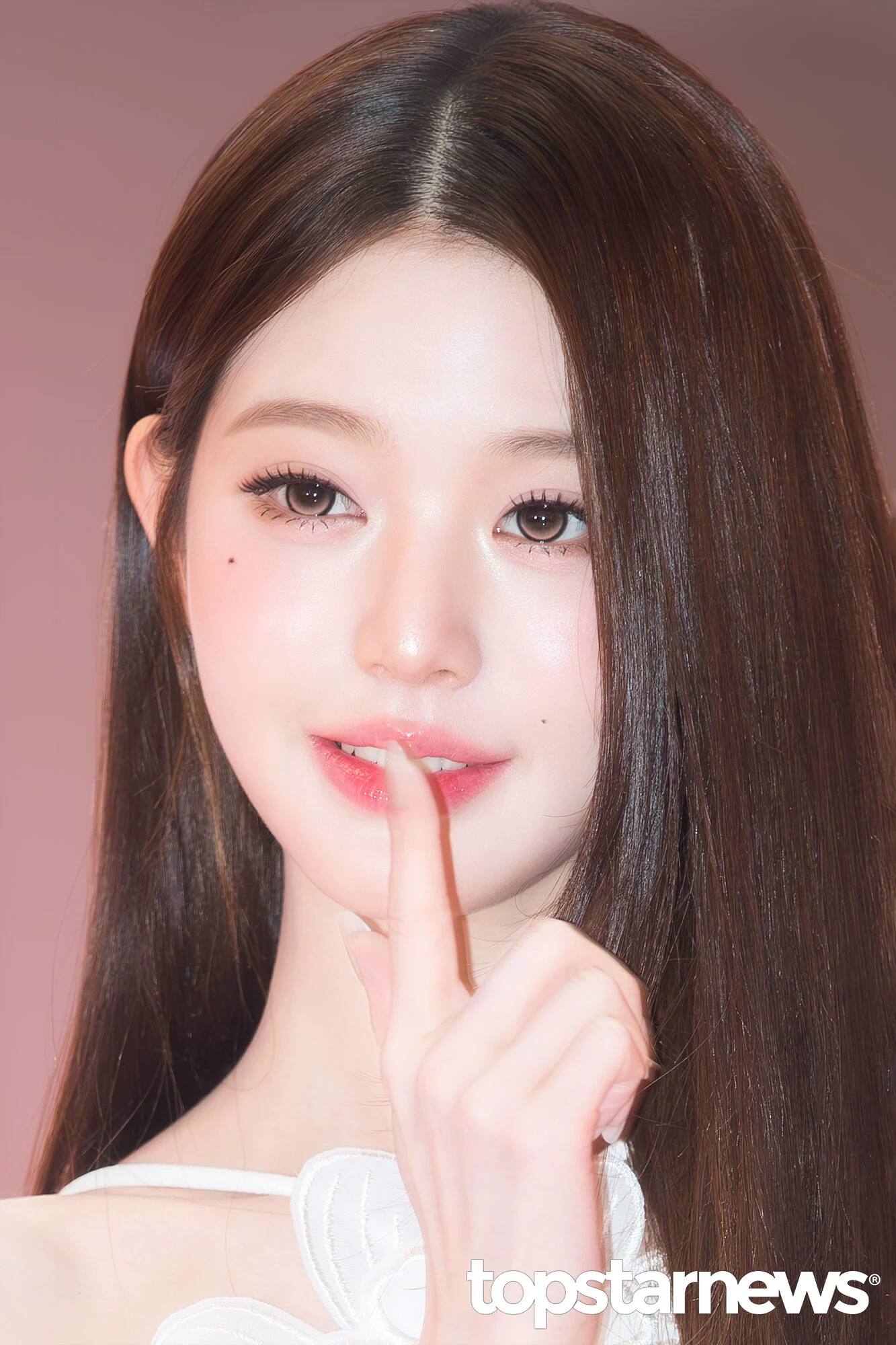 [잡담] 장원영 핑크색 렌즈를 낀건가? | 인스티즈