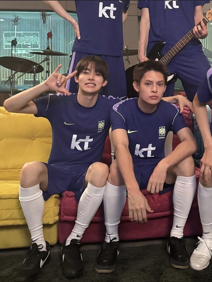 [잡담] 코르티스 축구복 셀카 업 | 인스티즈