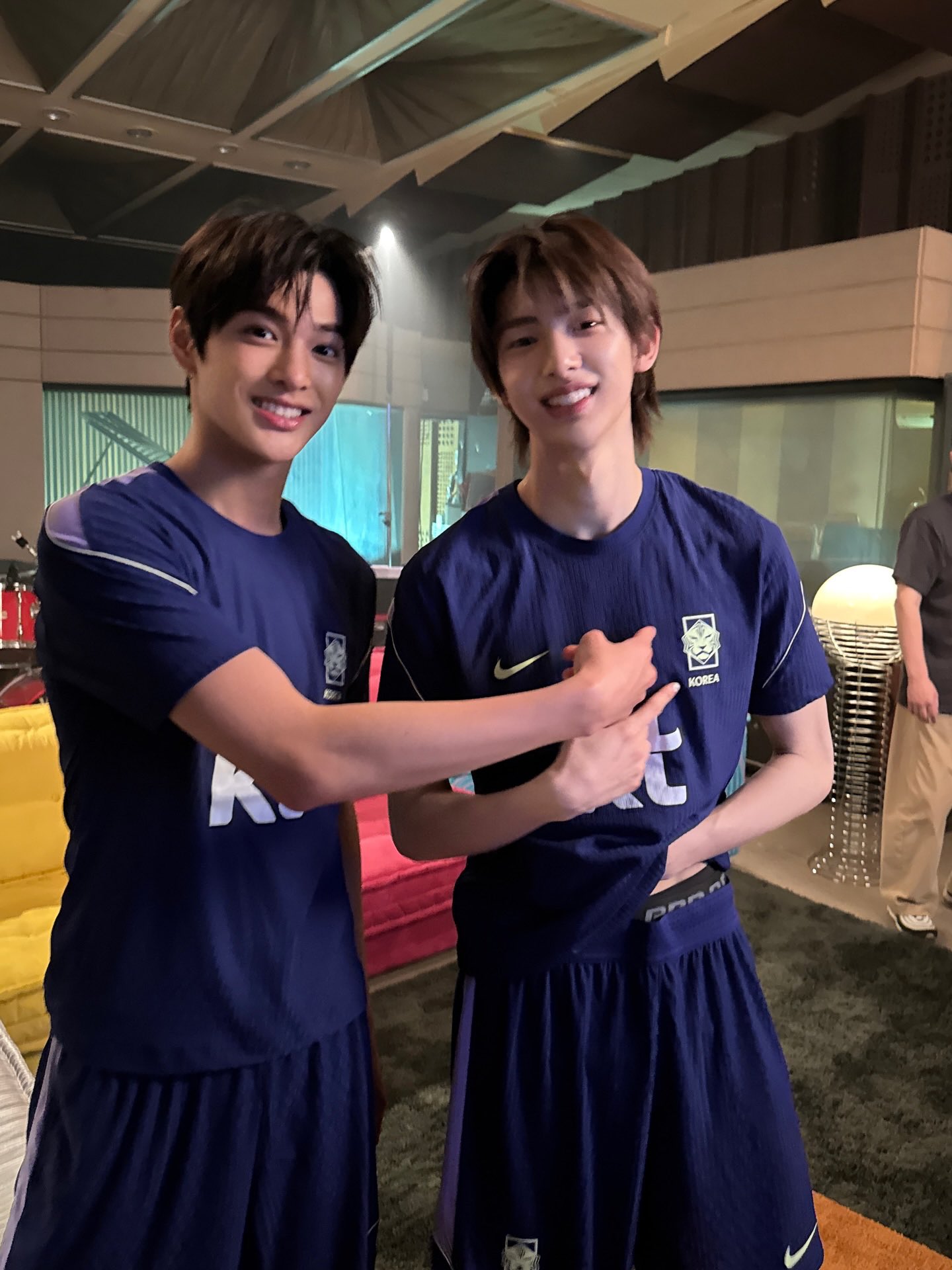 [잡담] 코르티스 축구복 셀카 업 | 인스티즈