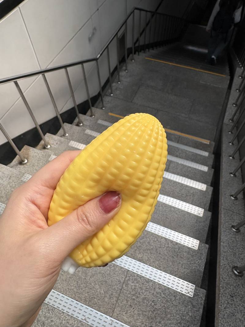 [잡담] 옥수수 말랑이 하면서 출근중..... | 인스티즈