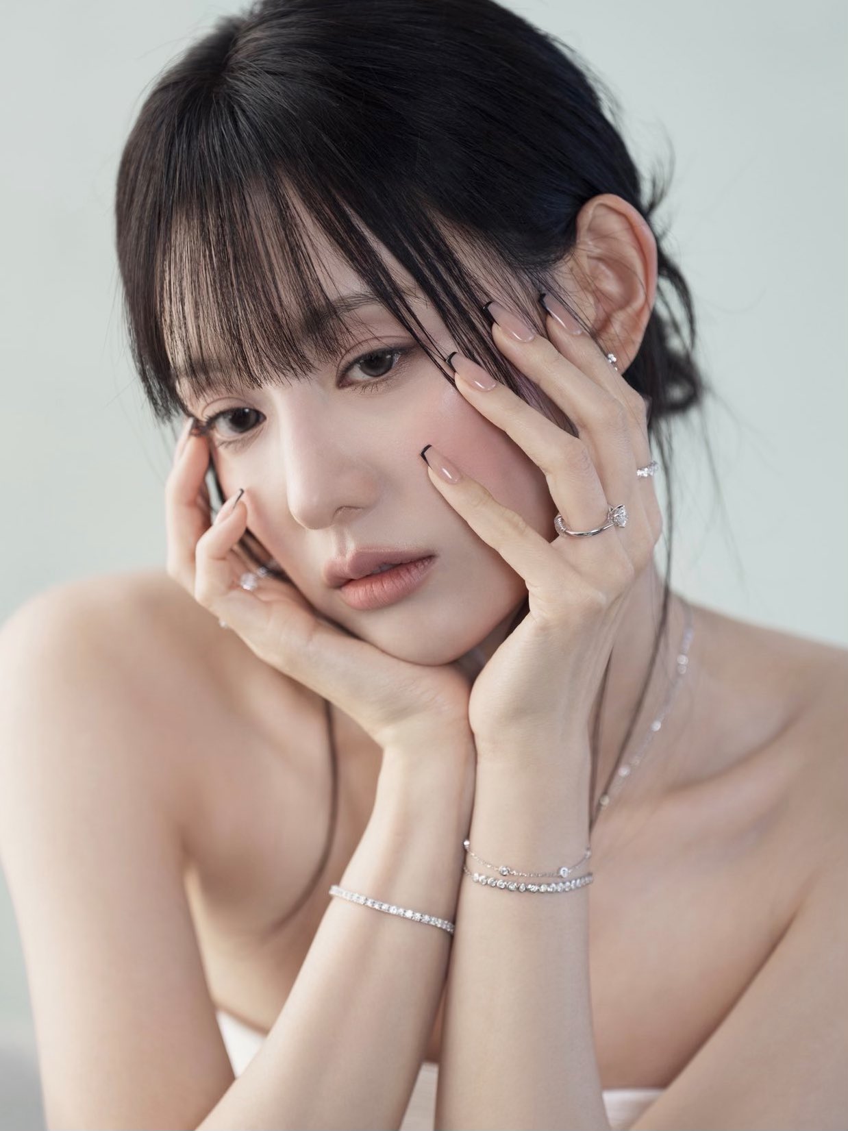 [잡담] 김지원 이쁜건 둘째치고 분위기가 대박이다 | 인스티즈