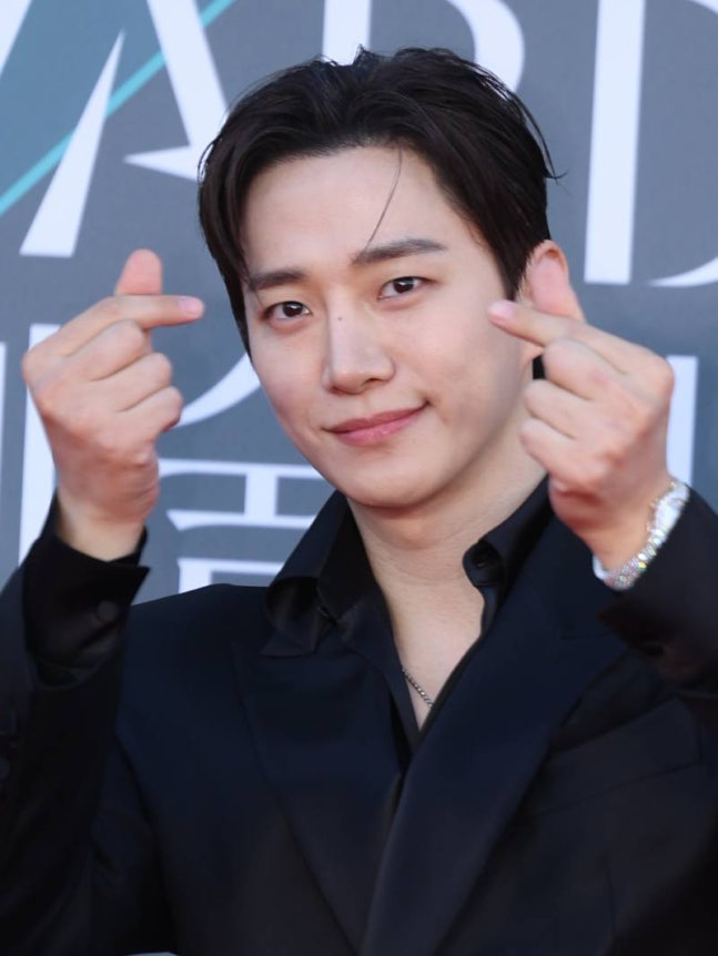[정보/소식] 이준호, 차기작 또 적립…"'주한이국대사관' 긍정 검토” [공식] | 인스티즈
