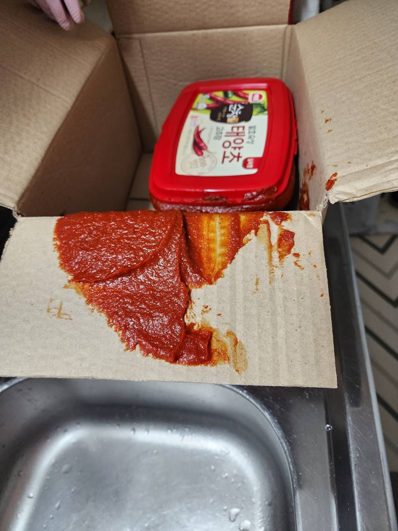[잡담] 고추장 배송 파손 내가 겪을 줄이야... | 인스티즈