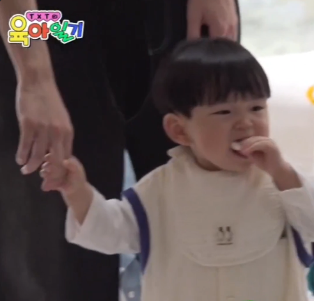 [잡담] 아 유준이ㅋㅋㅋ 태현이는 손가락 두 개 한 번에 잡는데 | 인스티즈