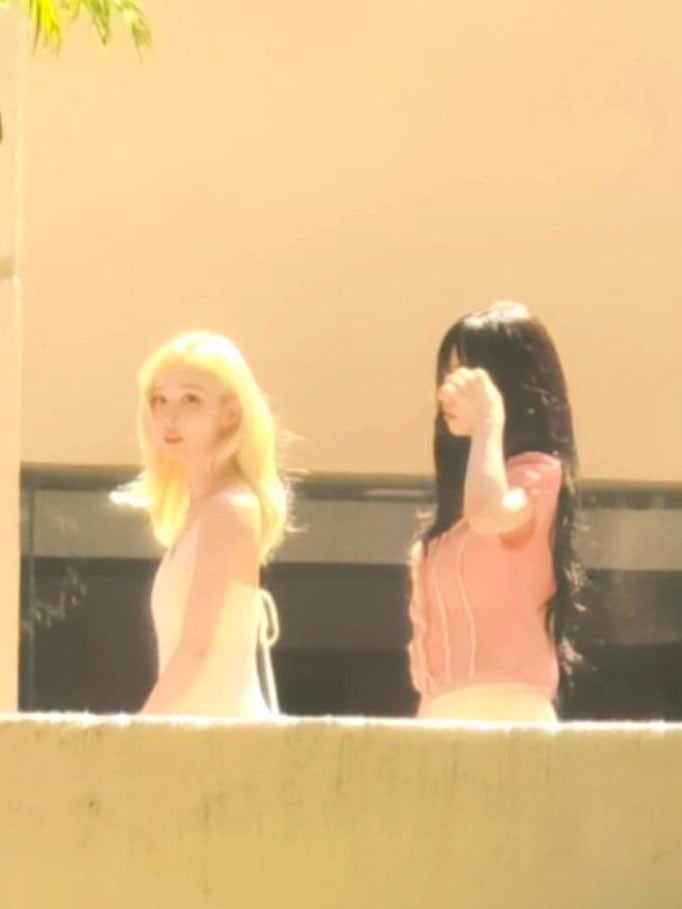 [잡담] 카리나 윈터 돌아다니는거 | 인스티즈