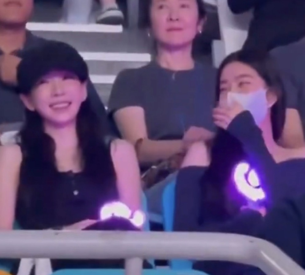 [잡담] 이거 누구야? 태연이랑? | 인스티즈