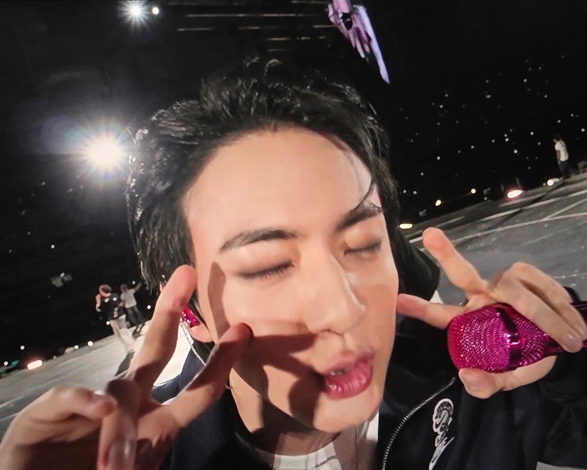 [잡담] 부산 콘 1일차 방탄 진 볼 사람 | 인스티즈
