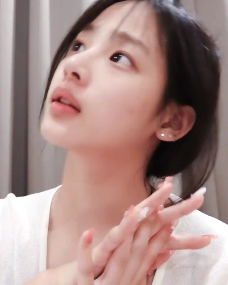 [잡담] 뉴진스 민지 이런 맑은 화장 진짜 잘어울려 | 인스티즈