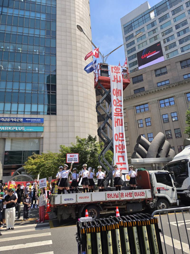 [잡담] 이정도면 이사람들 퀴어페스티벌 즐기는거임 | 인스티즈