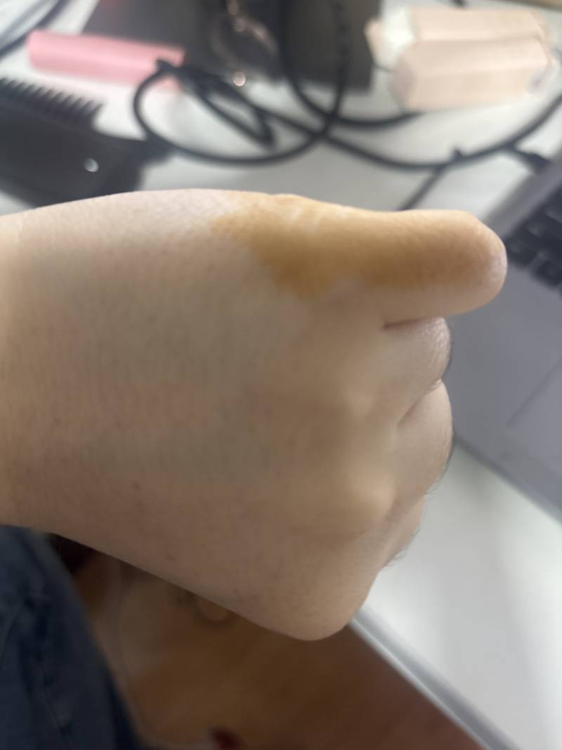 [잡담] 뭐가묻은거지 | 인스티즈