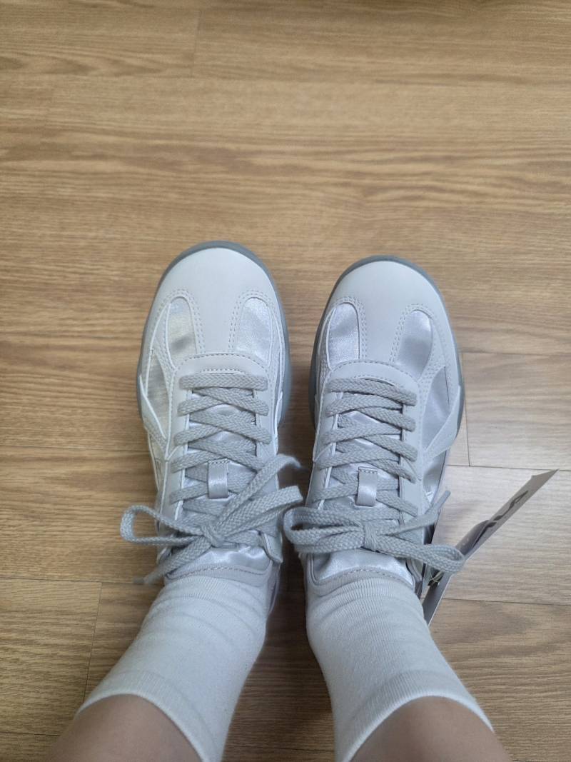[잡담] 휠라 글리오 실버문 이쁘다 | 인스티즈