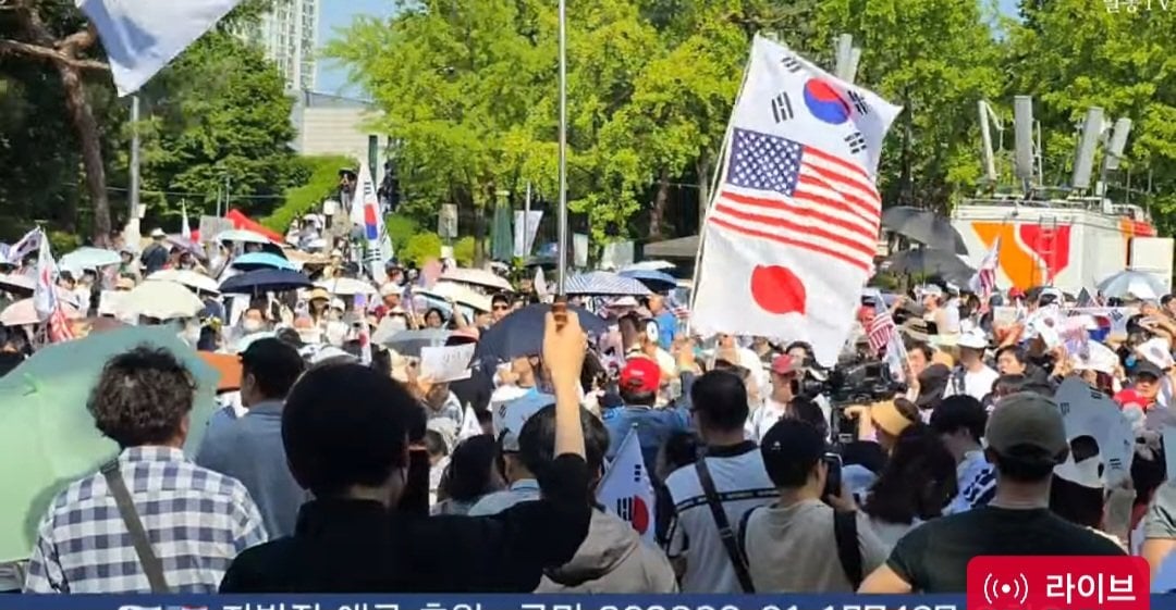 [잡담] 올공 시위대 일장기 등장… | 인스티즈