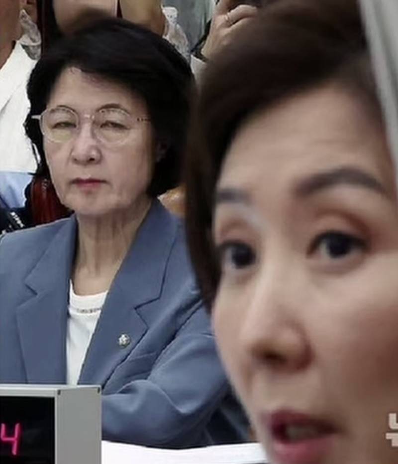 [잡담] 아니 추미애 나경원 이거 무슨 짤임ㅋㅋㅋㅋㅋㅋㅋㅋㅋ 둘다 걍 웃김 | 인스티즈