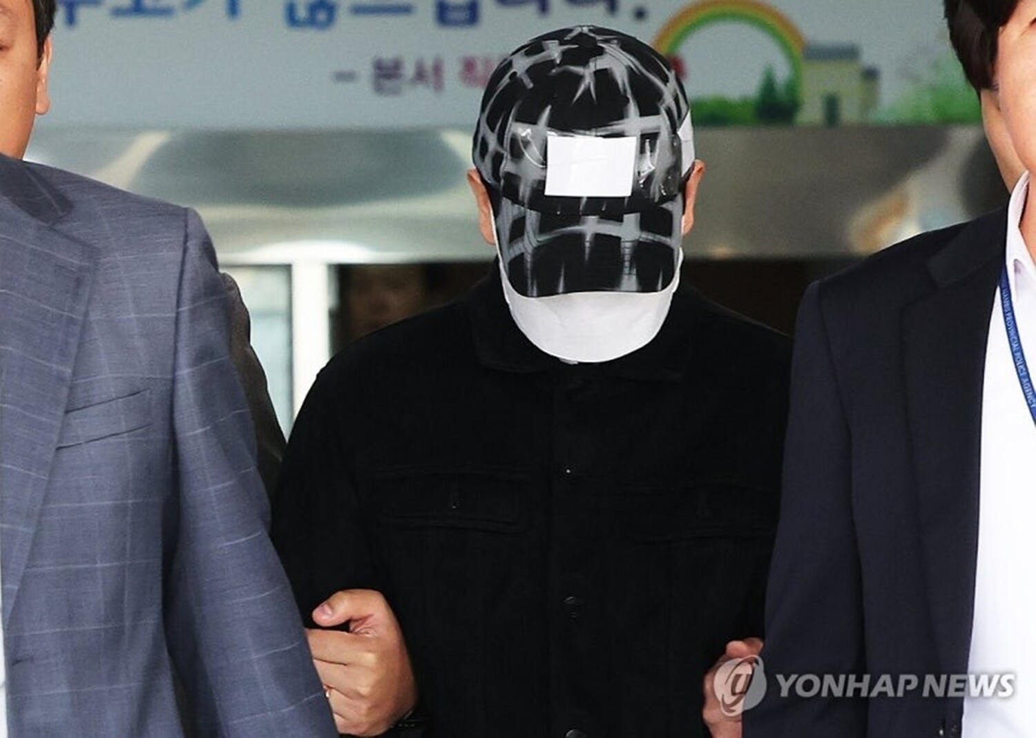 [정보/소식] 故 이선균 수사 정보 유출 혐의 검찰수사관, 징역 3년 구형…"폰 교체해 증거 인멸” | 인스티즈