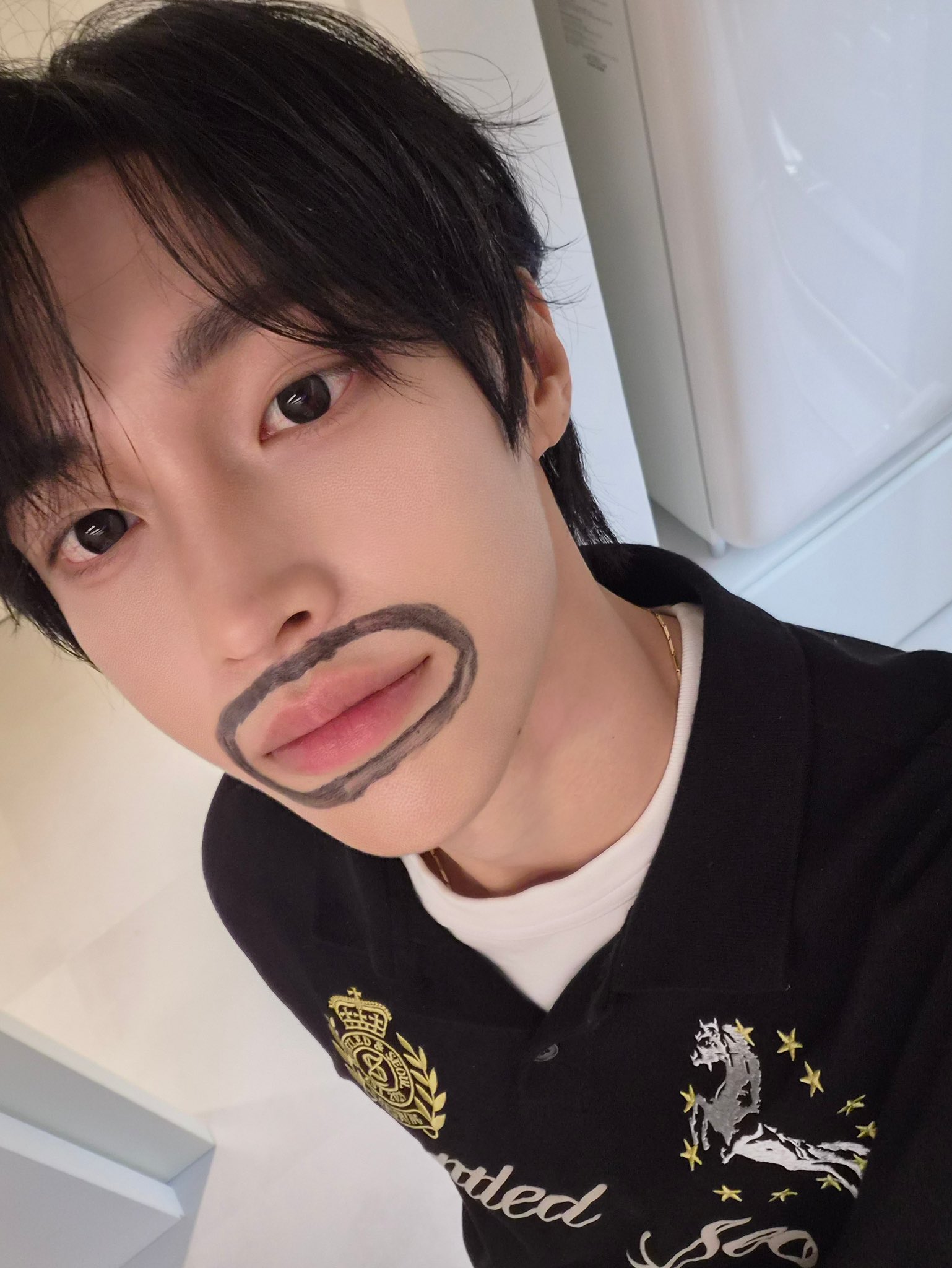 [잡담] 아 라이즈 셀카 주자마자 수염 지워진겈ㅋㅋㅋ | 인스티즈