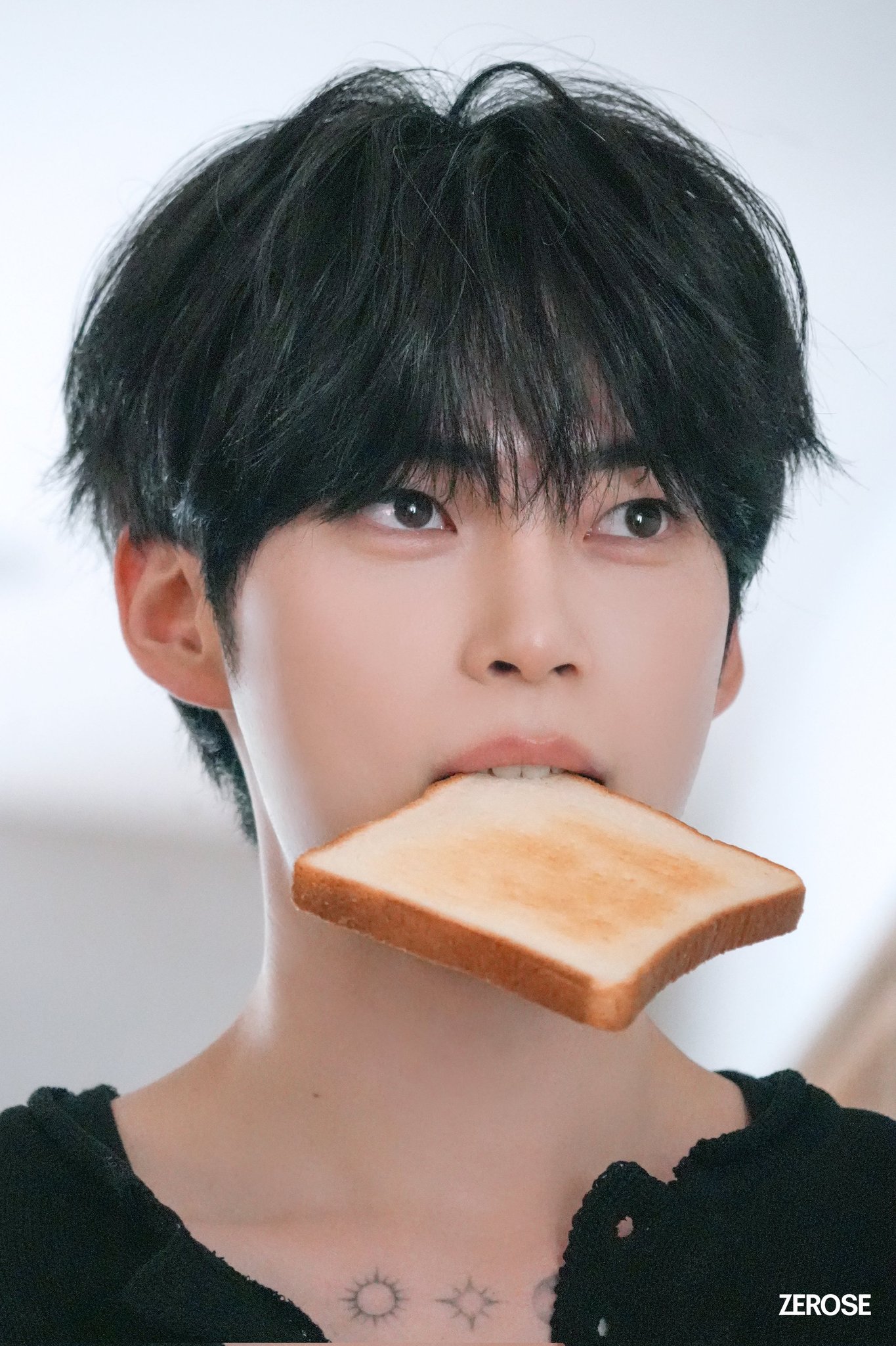 [잡담] 성한빈 프리텐더 비한인드 사진도 너무 좋은데 | 인스티즈