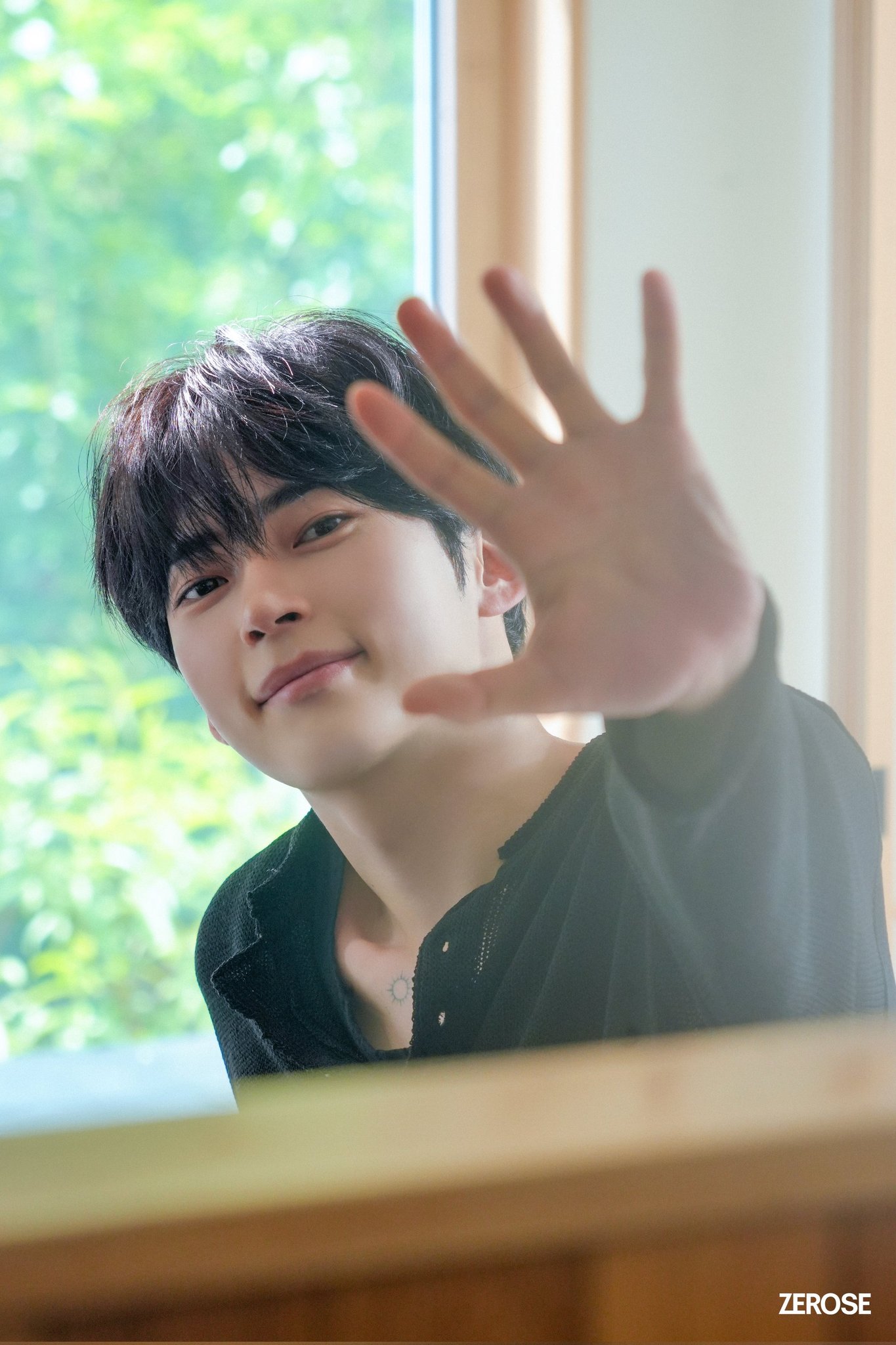 [잡담] 성한빈 프리텐더 비한인드 사진도 너무 좋은데 | 인스티즈
