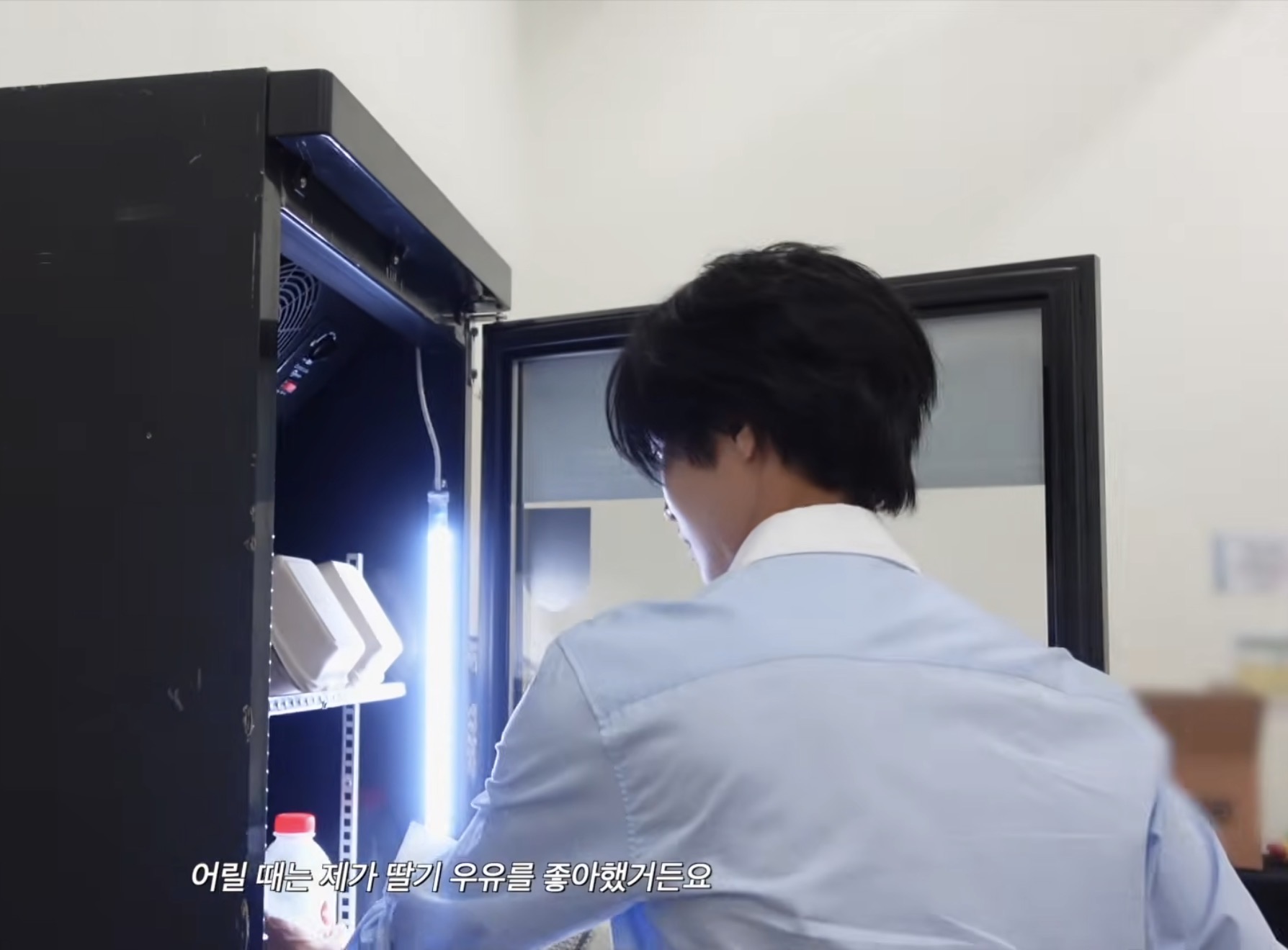 [잡담] 원빈 또 우유 먹는다ㅏ | 인스티즈