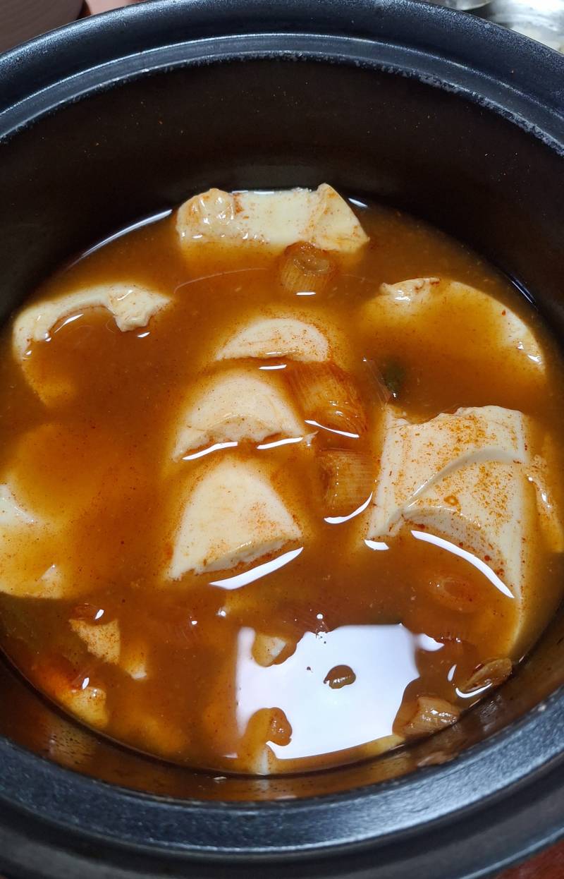 [잡담] 시판 순두부찌개 양념에 순두부하고 파만 넣어서 만들었는데 맛있다 | 인스티즈