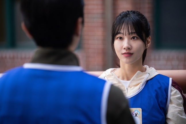[정보/소식] 아파트) '아파트' 하윤경, 변호사 시험 장수생 강하리로 완벽 변신 | 인스티즈